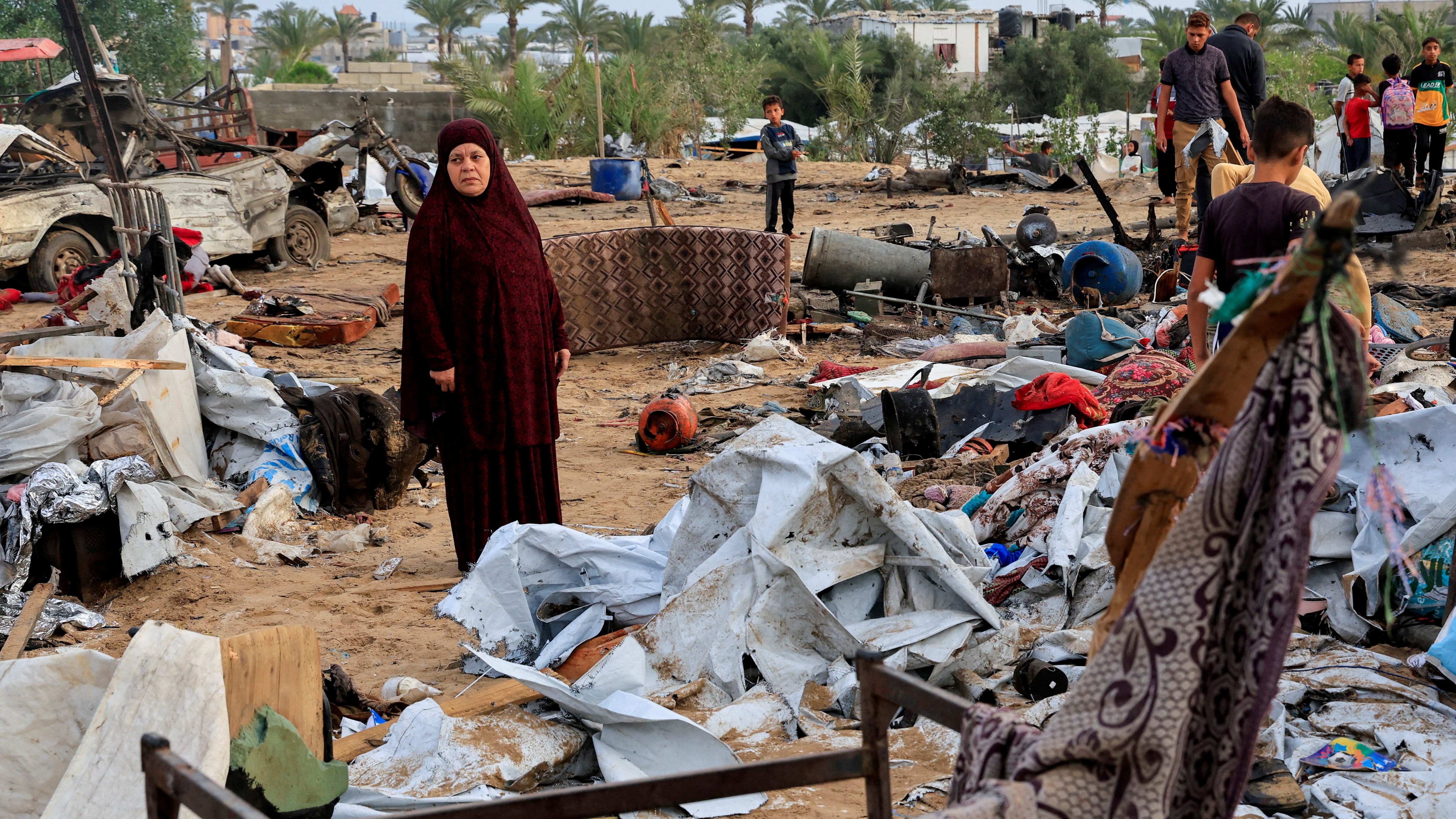Campamento esnaquizado nun ataque israelí no sur de Gaza. REUTERS/Hatem Khaled