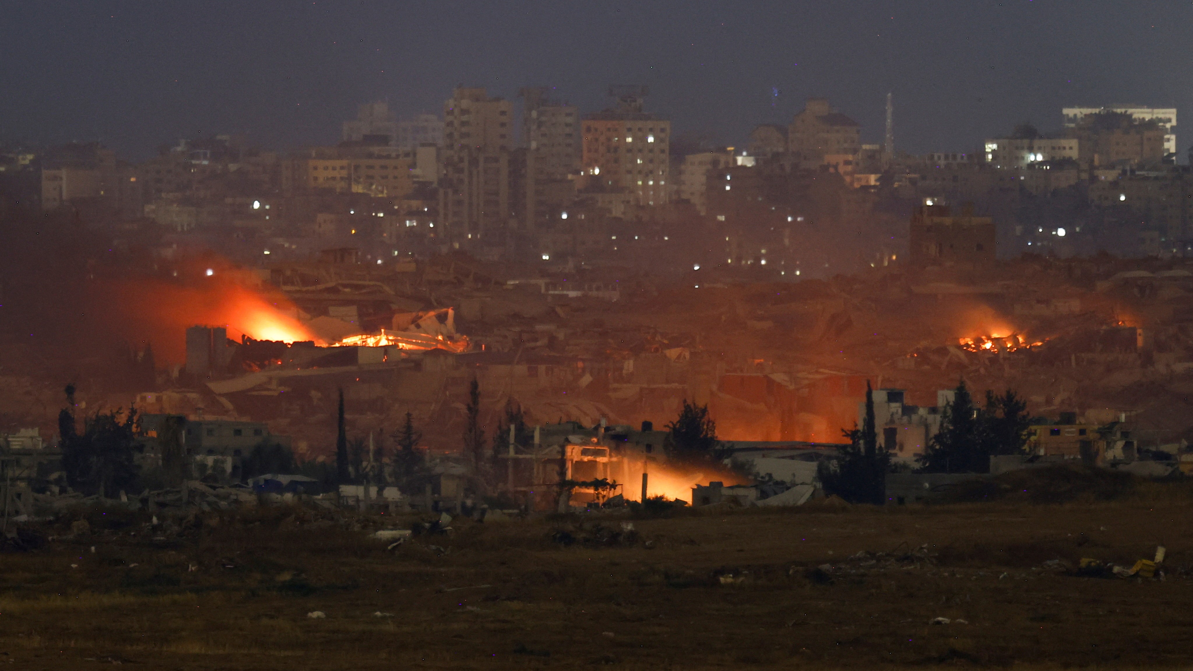 Lapas nun punto de Gaza atacado por Israel nas últimas horas. REUTERS/Amir Cohen
