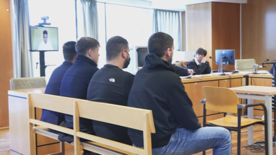 O xogador declarou por videoconferencia, mentres que na sala estaban os catro acusados