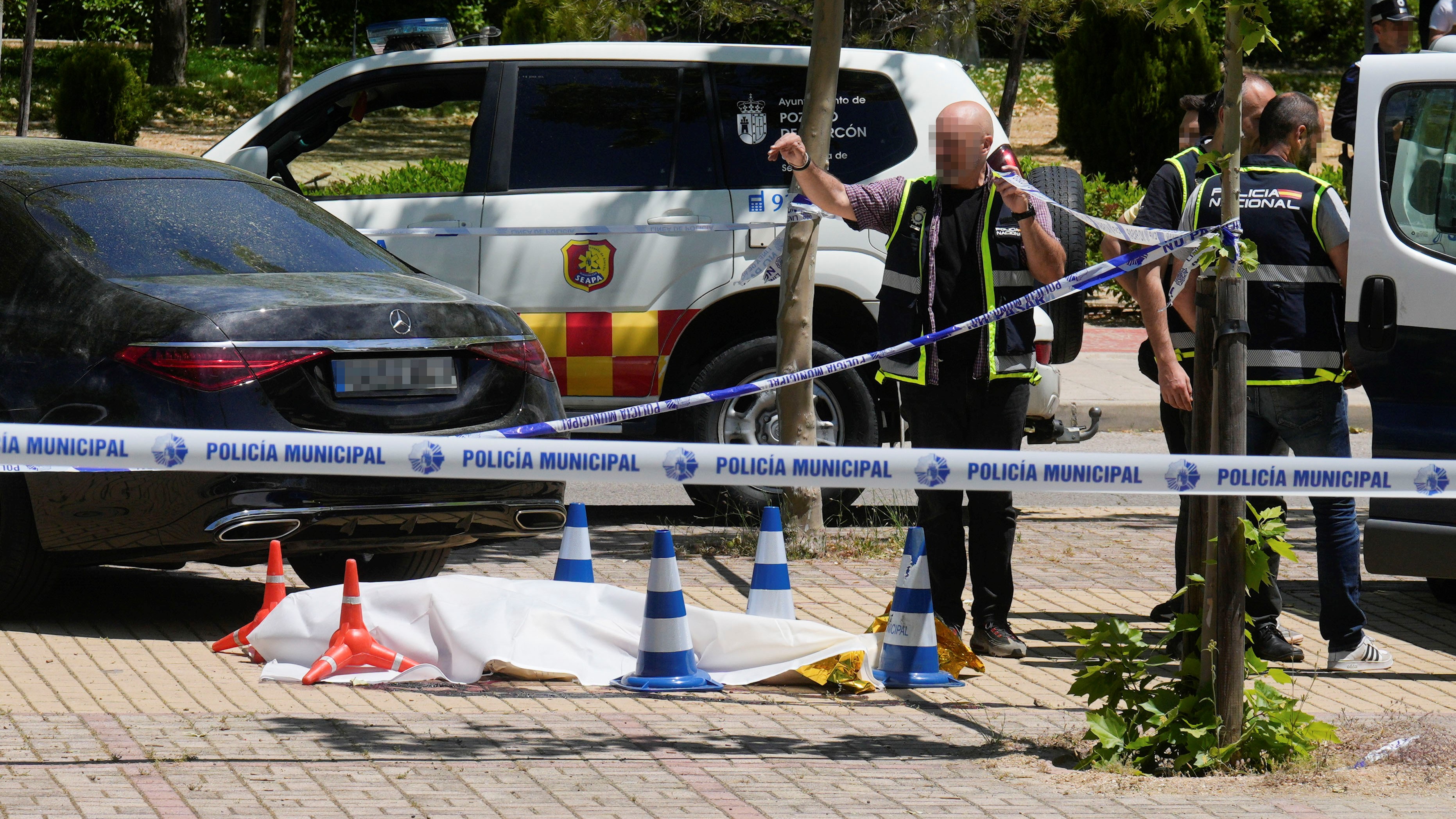 A Policía Nacional investiga o asasinato ocorrido este mércores en Pozuelo de Alarcón (EFE/Borja Sánchez-Trillo)