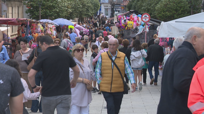 Moita afluencia de xente en Vilagarcía no día grande das festas