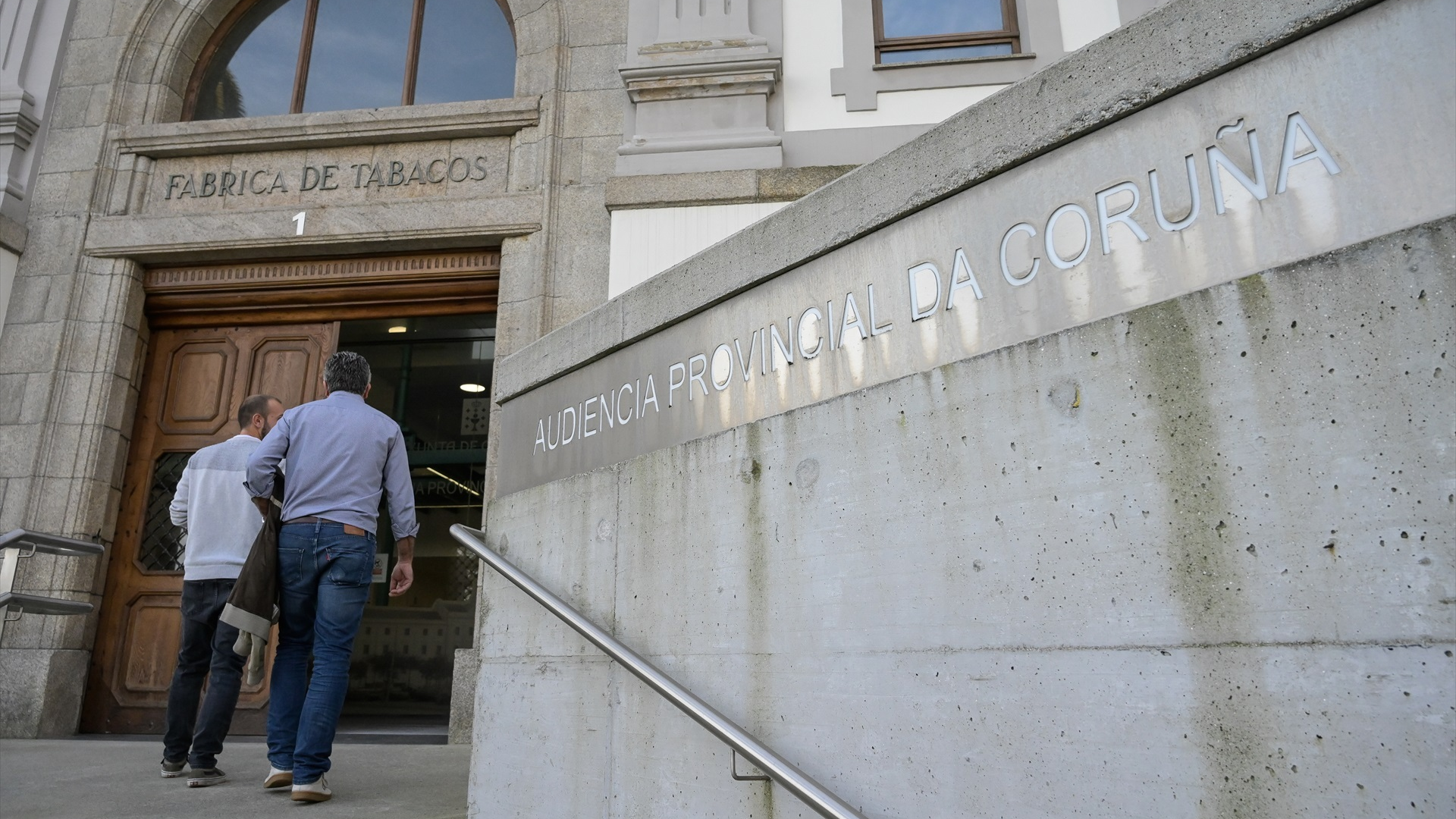 Fachada da Audiencia Provincial da Coruña durante o comezo do xuízo (Foto de arquivo/M. Dylan/Europa Press)