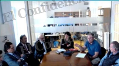 Imaxe da videoconferencia mantida entre Leire Díez Castro, Javier Pérez Dolset e varios avogados co empresario Alejandro Hamlyn ('El Confidencial')