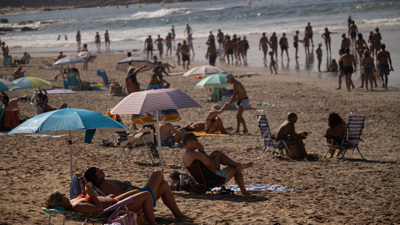 Bañistas na praia en Pontevedra/Foto de arquivo/Elena Fernández / Europa Press