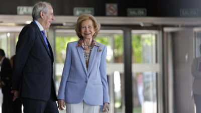 A Raíña Sofía, acompañada polo presidente da Federación Española de Bancos de Alimentos, Pedro Llorca/Lavandeira Jr/EFE