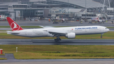 Un avión da aerolínea turca no momento da engalaxe (Turkish Airlines/Europa Press)