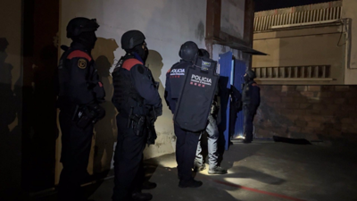 Un dos rexistros contra o tráfico de armas e drogas en Barcelona e Xirona/MOSSOS D'ESQUADRA