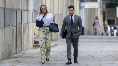 A empresaria Leonor González Pano e o seu avogado, chegan a declarar como testemuña polo caso Koldo ante o Tribunal Supremo (Alberto Ortega-Europa Press)