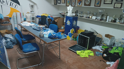 Os asaltantes rebentaron as portas da cantina e da oficina do club, que quedou desfeita
