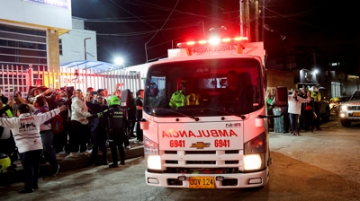 Unha ambulancia traslada o senador a un centro hospitalario. REUTERS/Luisa Gonzalez