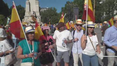 Os manifestantes comezaron a congregarse contra as 10 da mañá deste domingo na Praza de España de Madrid