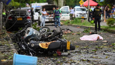 Nun dos atentados fixeron estourar unha moto bomba diante dunha comisaría de Cali (REUTERS / Stringer)