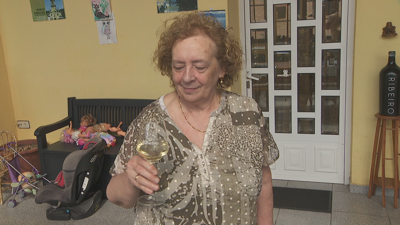 Elisa Collarte, colleiteira de Santo André, concello de Ribadavia