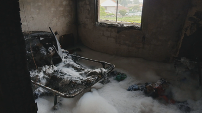 A cociña, o dormitorio e un baño quedaron totalmente calcinados