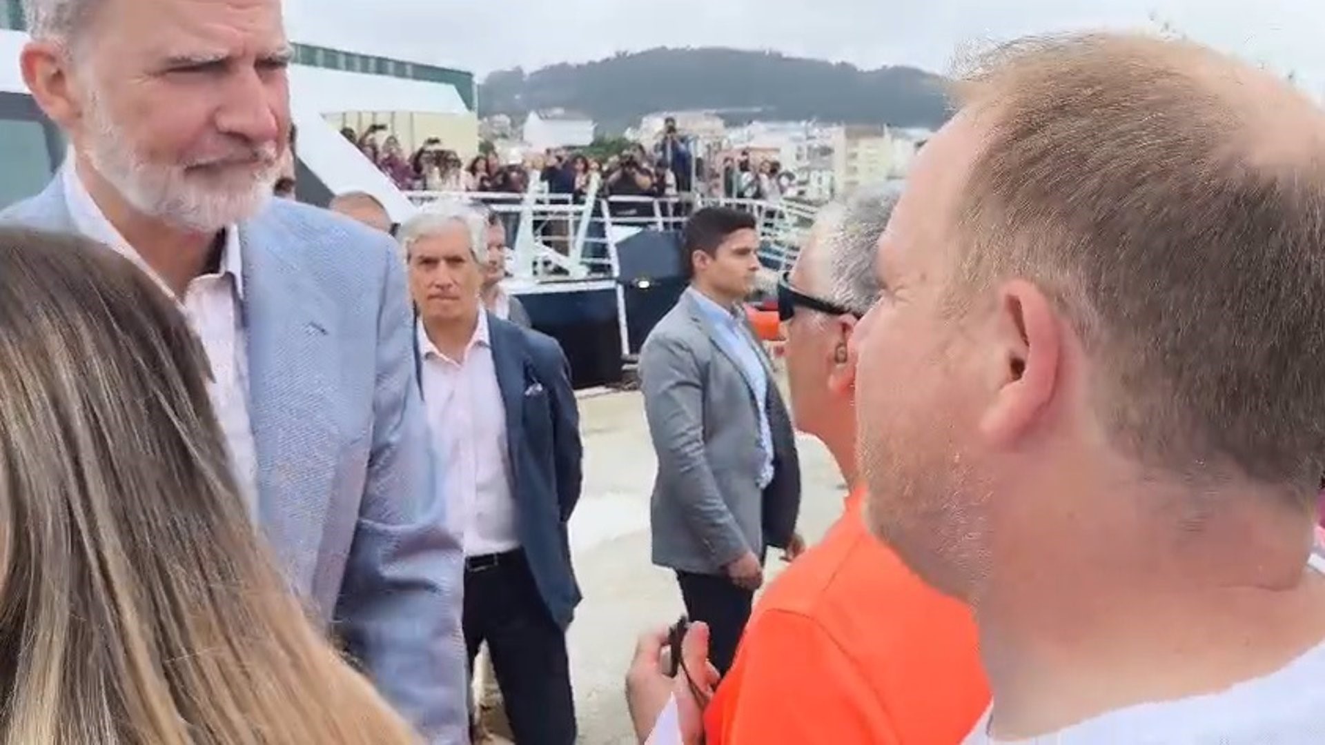 Filipe VI, co presidente do comité de empresa de Alcoa en San Cibrao, José Antonio Zan (Europa Press)