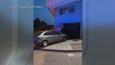 O coche abriu no baixo un burato de varios metros de ancho
