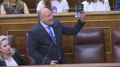 O voceiro do PP, Miguel Tellado, reclamándolle á presidenta do Congreso Francina Armengol poder intervir
