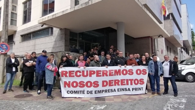 Protesta dos traballadores de Einsa Print ante os xulgados de Ferrol en maio de 2023 (Europa Press)