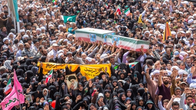 Funeral en Qom polas vítimas do ataque israelí. Ahmad Zohrabi/ISNA vía REUTERS