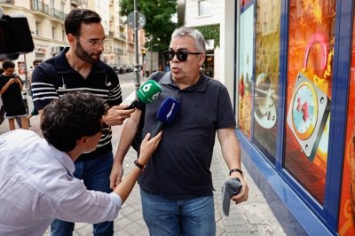 Santos Cerdán, chegando a súa casa en Madrid. Foto: EFE/Rodrigo Jiménez