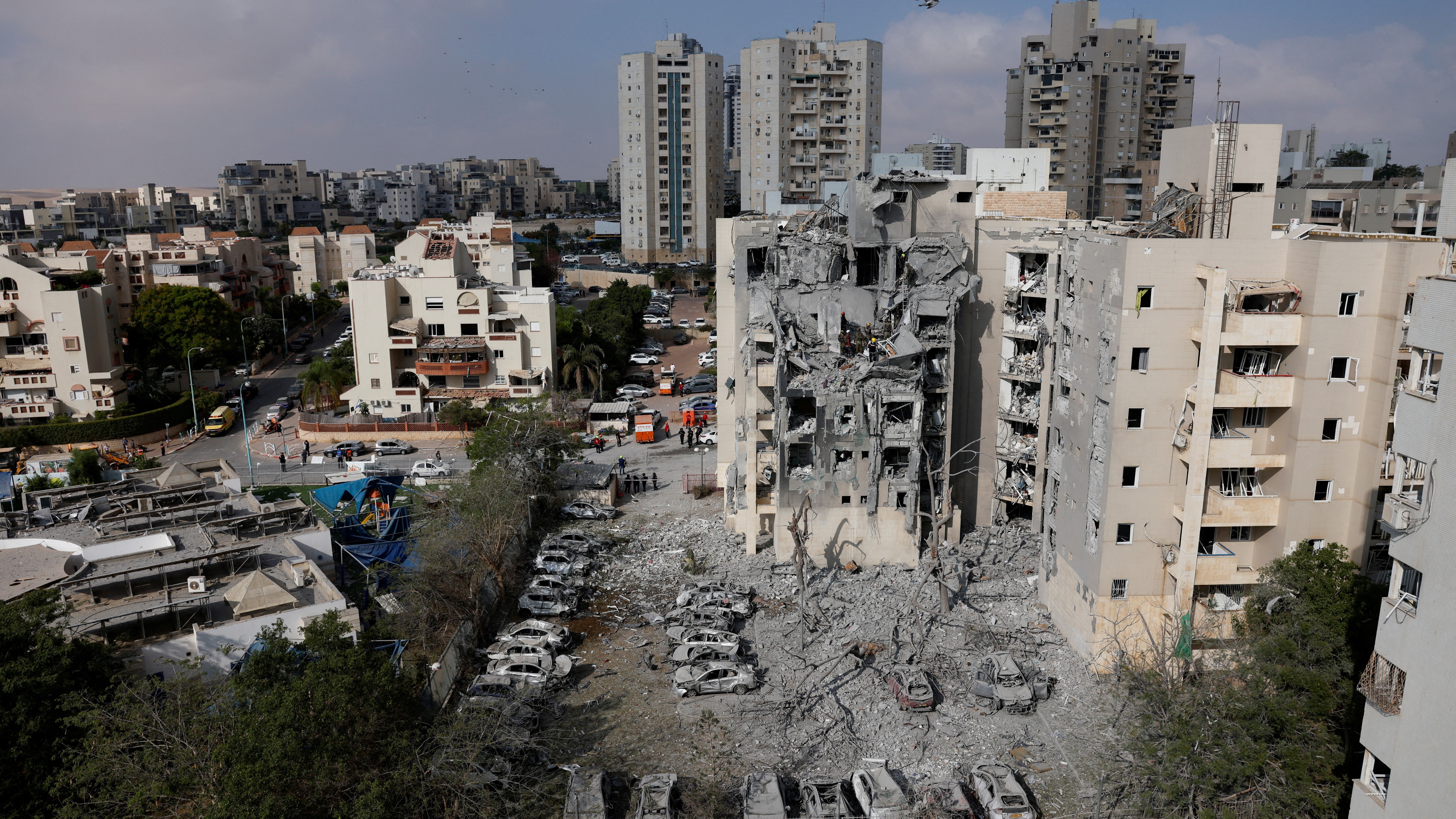Un mísil iraniano impacta na cidade israelí de Beerseba (REUTERS/Amir Cohen)