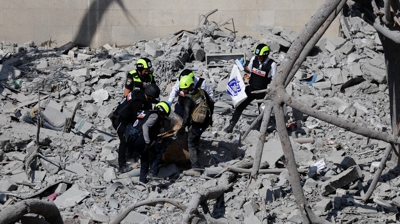 Resultado dun proxectil iraniano na cidade israelí de Bersheva (REUTERS/Amir Cohen)