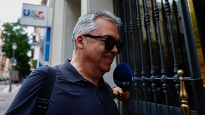 Cerdá nas inmediacións da súa vivenda. EFE