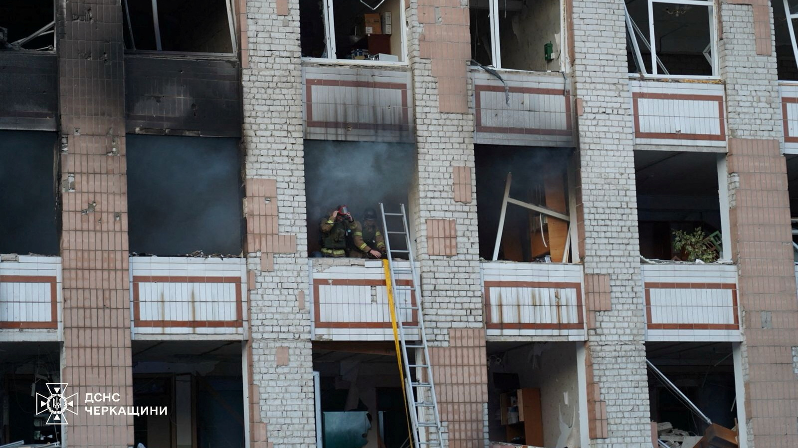 Un dos edificios afectados polo ataque ruso