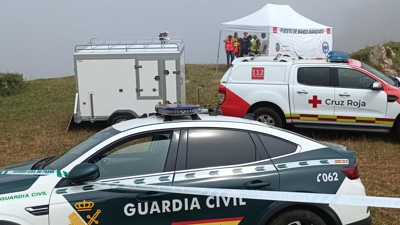 Posto de mando do operativo de busca na praia de San Vicente (Europa Press)