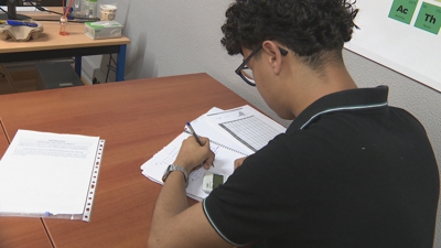Un bacharel nunha academia do barrio lugués de Recatelo