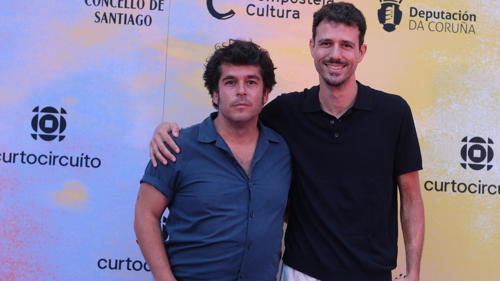 O director do festival Pela del Álamo e o realizador Lois Patiño, no festival de cinema Curtocircuíto (EFE/Xurxo Martínez)