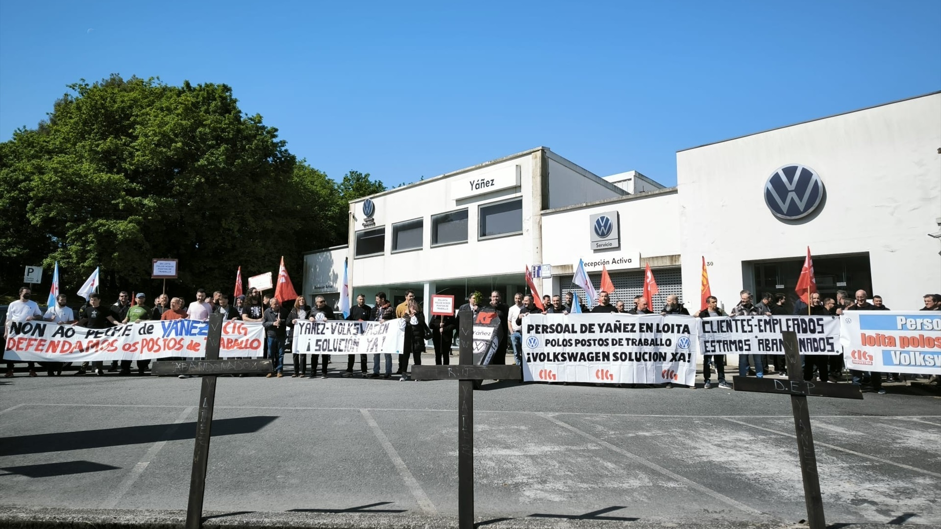 Persoal do grupo Yáñez protesta ante un dos concesionarios/Foto de arquivo/Europa Press