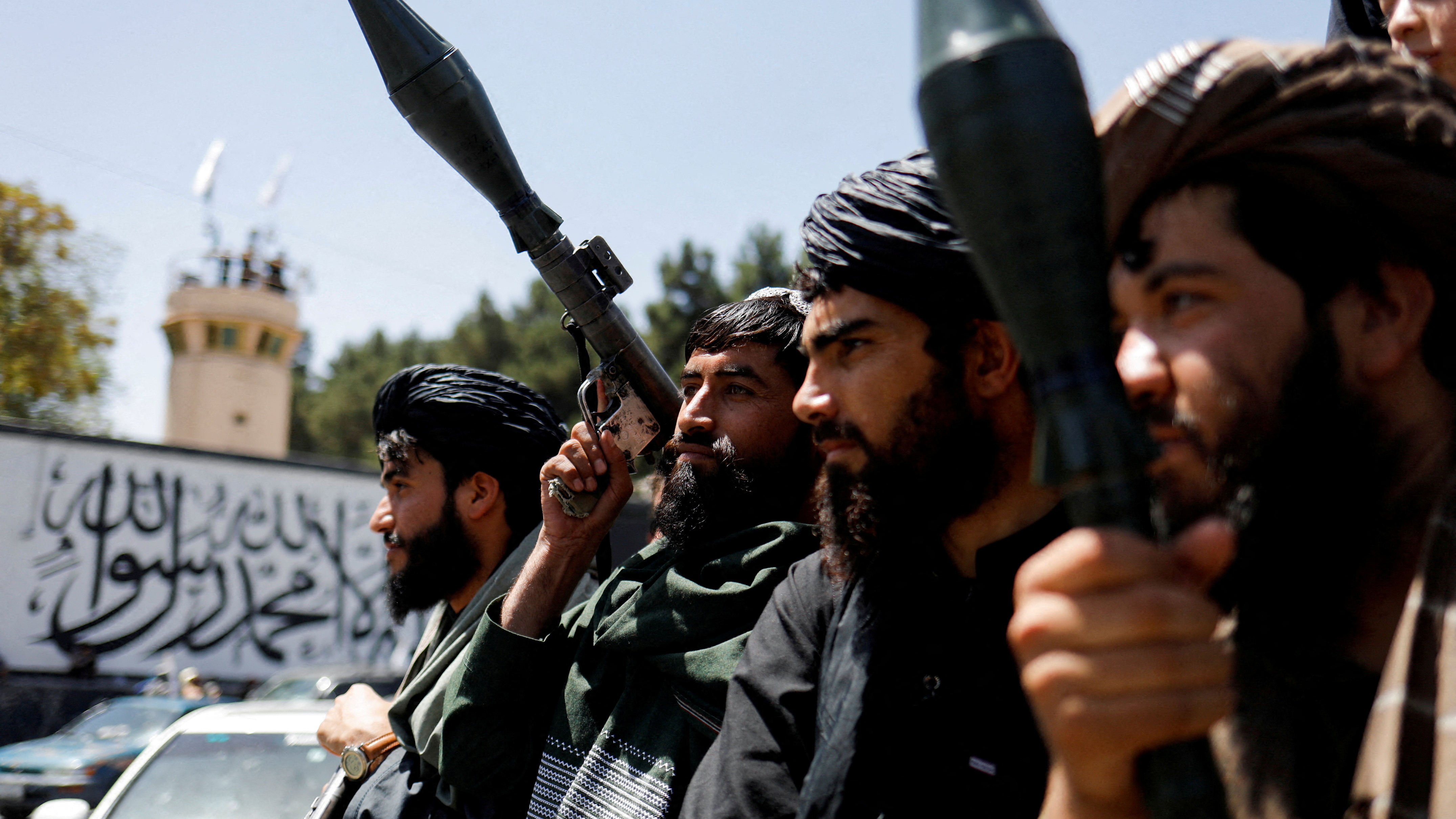 Soldados talibáns celebran o segundo aniversario da caída de Cabul (Ali Khara/Reuters)