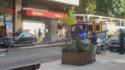 A rúa Curros Enríquez de Ourense tivo que ser cortada ao tráfico