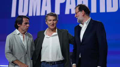O líder do PP, Alberto Núñez Feijóo xunto aos ex presidentes do Goberno José María Aznar e Mariano Rajoy/Javier Lizón/EFE