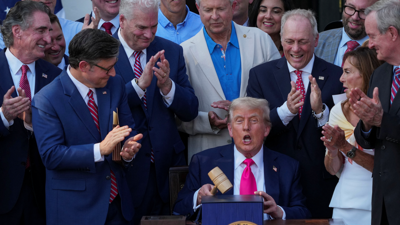 Trump, despois da sinatura da súa normativa fiscal ( REUTERS/Ken Cedeno)