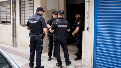 Axentes da Policía en Xetafe, nunha imaxe de arquivo. EUROPA PRESS/A. Pérez Meca