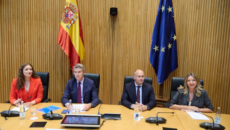 A voceira do PP no Congreso, Ester Muñoz, o presidente do PP, Núñez Feijóo, o secretario xeral do PP, Miguel Tellado e a voceira do PP no Senado Alicia García