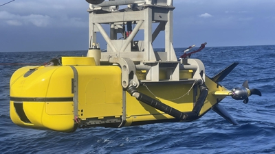 O robot submarino UlyX durante o seu lanzamento para unha inmersión (J. Escartin / Flota Oceanográfica Francesa - Campaña Nodssum)