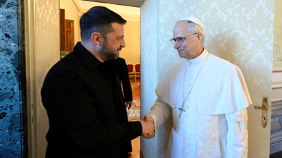 O presidente ucraíno Volodimir Zelenski reúnese co papa León XIV.  Vaticano/Francesco Sforza/­via REUTERS