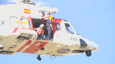 Os equipos de rescate traballan por terra, mar e aire nos arredores do río Foix, na localidade barcelonesa de Cubelles