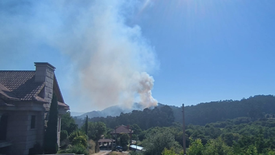 Imaxe do incendio dende unha casa cercana.- EUROPA PRESS