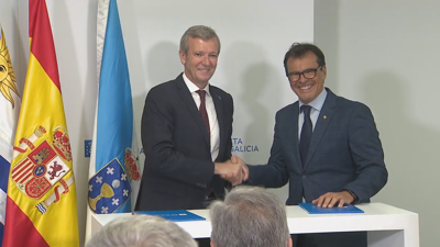 Alfonso Rueda e Fernando García tras firmar o convenio