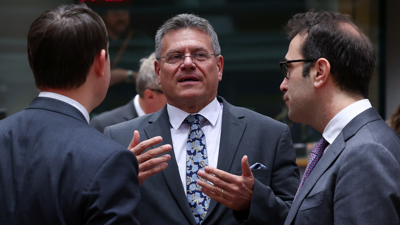 Arquivo do ministro de Economía, Carlos Cuerpo, co comisario de Comercio, Maros Sefcovic. REUTERS/Yves Herman
