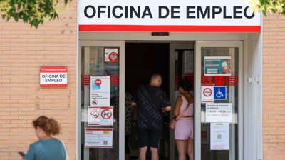 Varias persoas nunha oficina do SEPE en Madrid. Marta Fernández / Europa Press