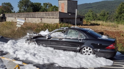 Vehículo que ardeu en Boiro (Consorcio Provincial Contraincendios-Europa Press)