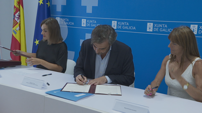 Momento da sinatura do convenio, este xoves