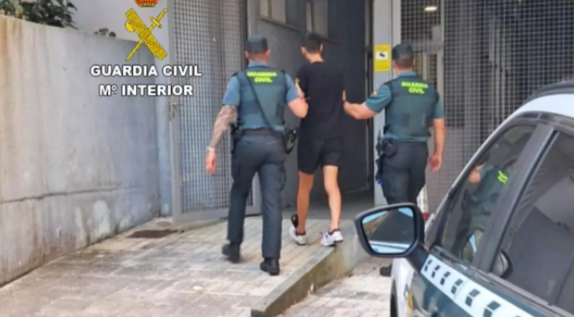 Imaxe da detención do acusado. Foto: CEDIDA/Garda Civil.