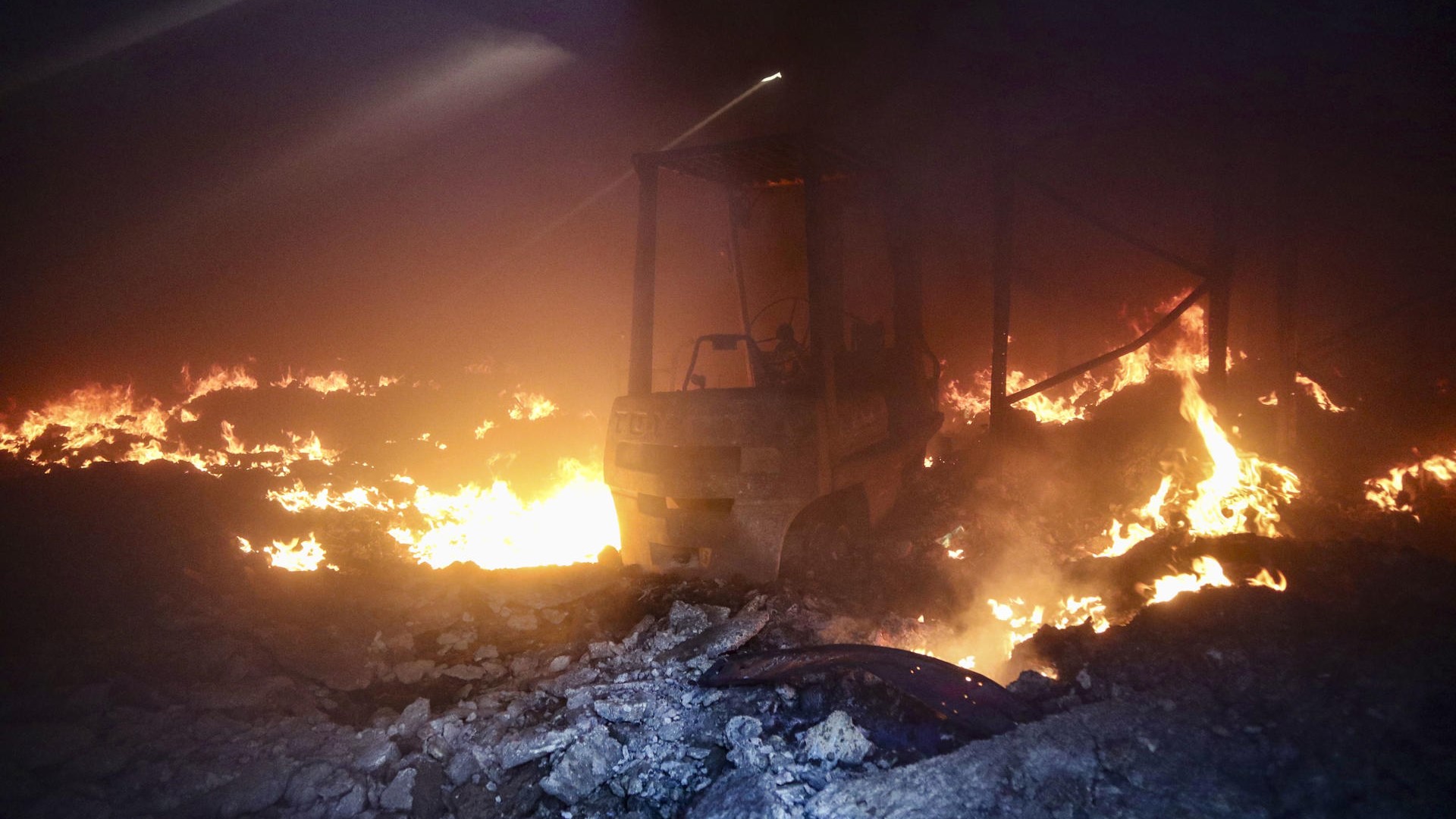 Incendio en Cubo de Benavente (Zamora). EFE/ Mariam A. Montesinos