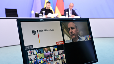 Os líderes europeos debaten sobre a guerra en Ucraína antes do encontro entre Trump e Putin (JOHN MACDOUGALL/Pool via REUTERS)
